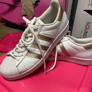 Súper star adidas shoes